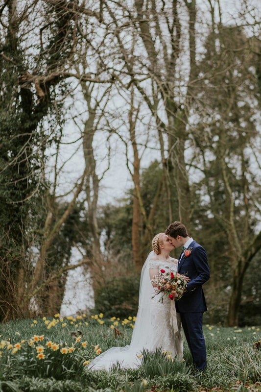 spring and summer wedding venue hampshire daffodils